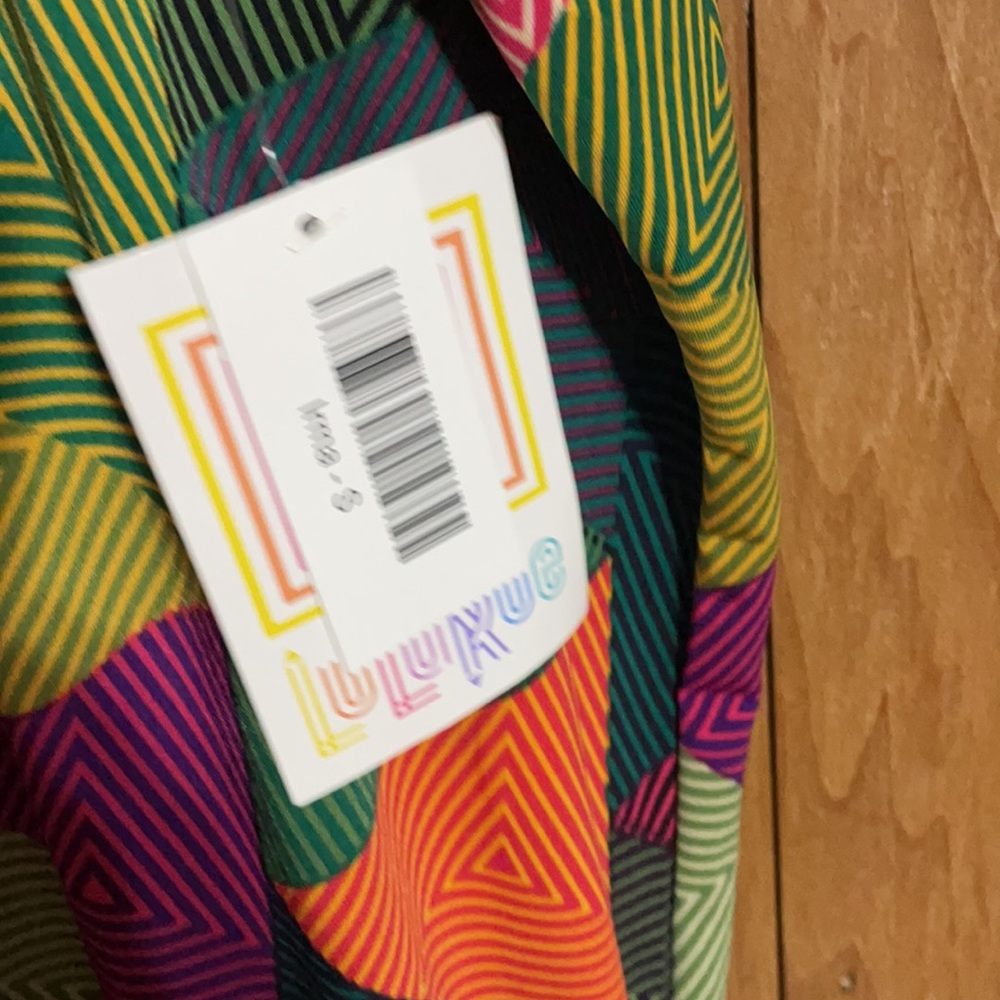 LulaRoe Irma tunic hi-lo hem shirt.  Small - Picture 4 of 8